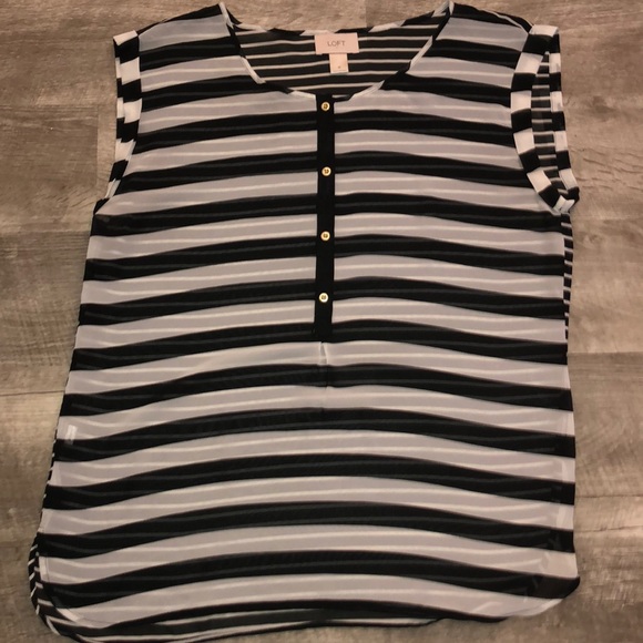 LOFT Tops - EUC ✨LOFT 🖤🤍striped top